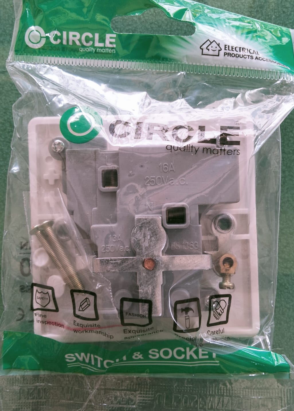 Circle 5 Pin Multi Function Socket with Indicator Light. 