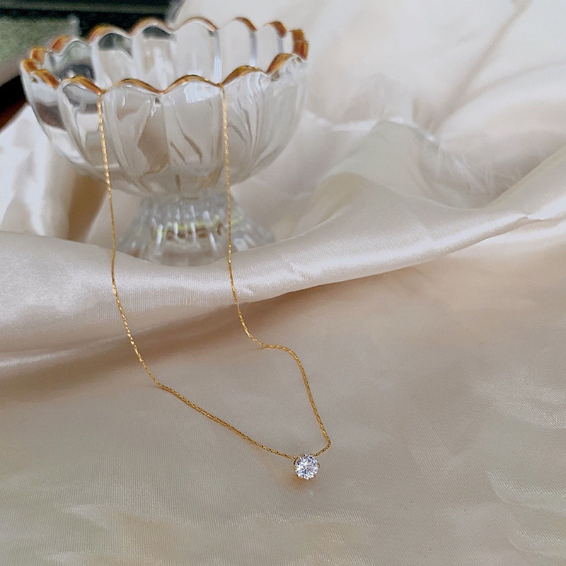 Spot titanium steel gold six-claw zircon necklace feminine temperament net red simple clavicle chain does not fade factory price