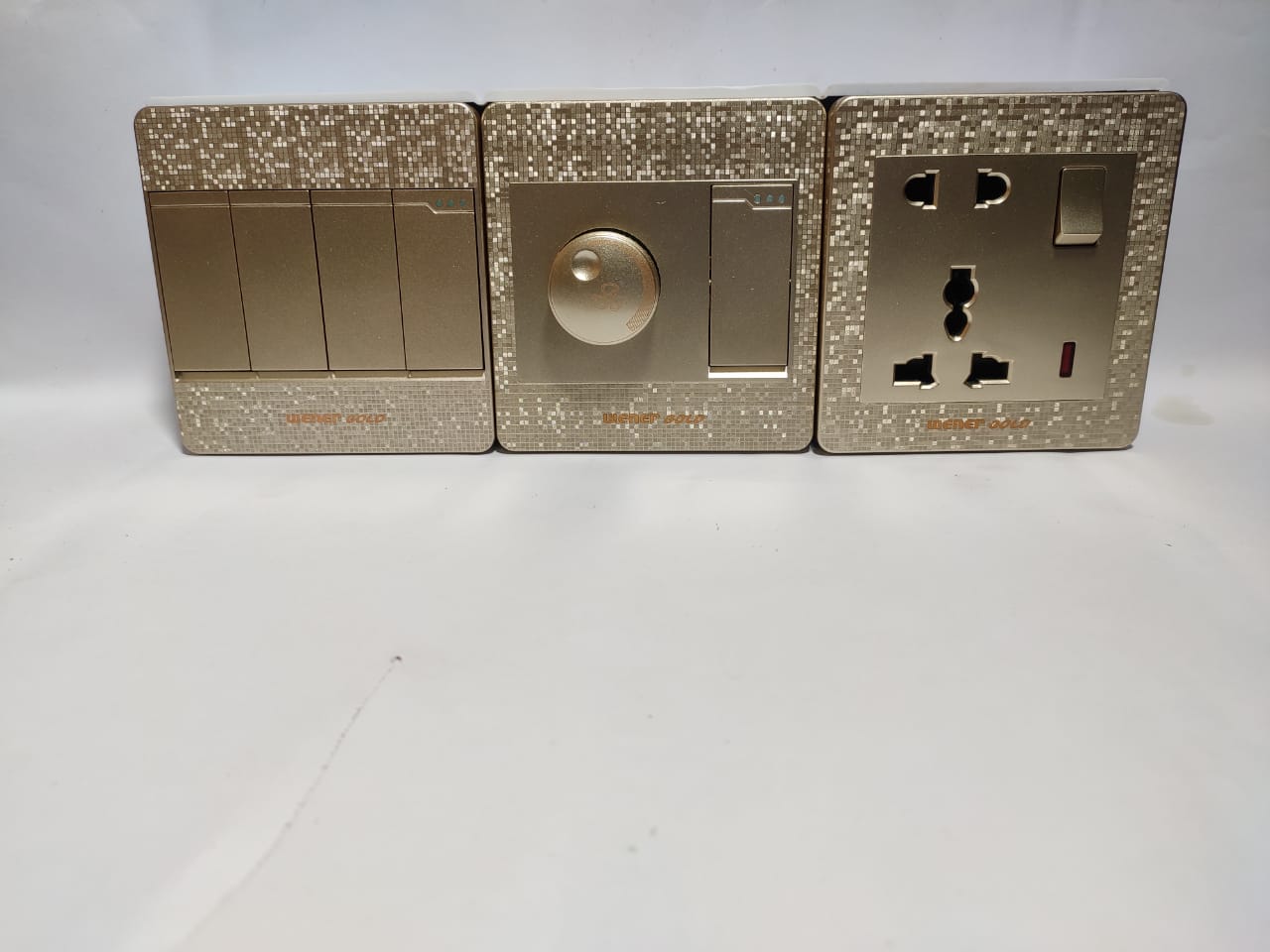 Wener Gang Gold Switch Standard Value Pack: 4 Gang+ Fan Dimmer+13A 5 pin Multi Socket. 