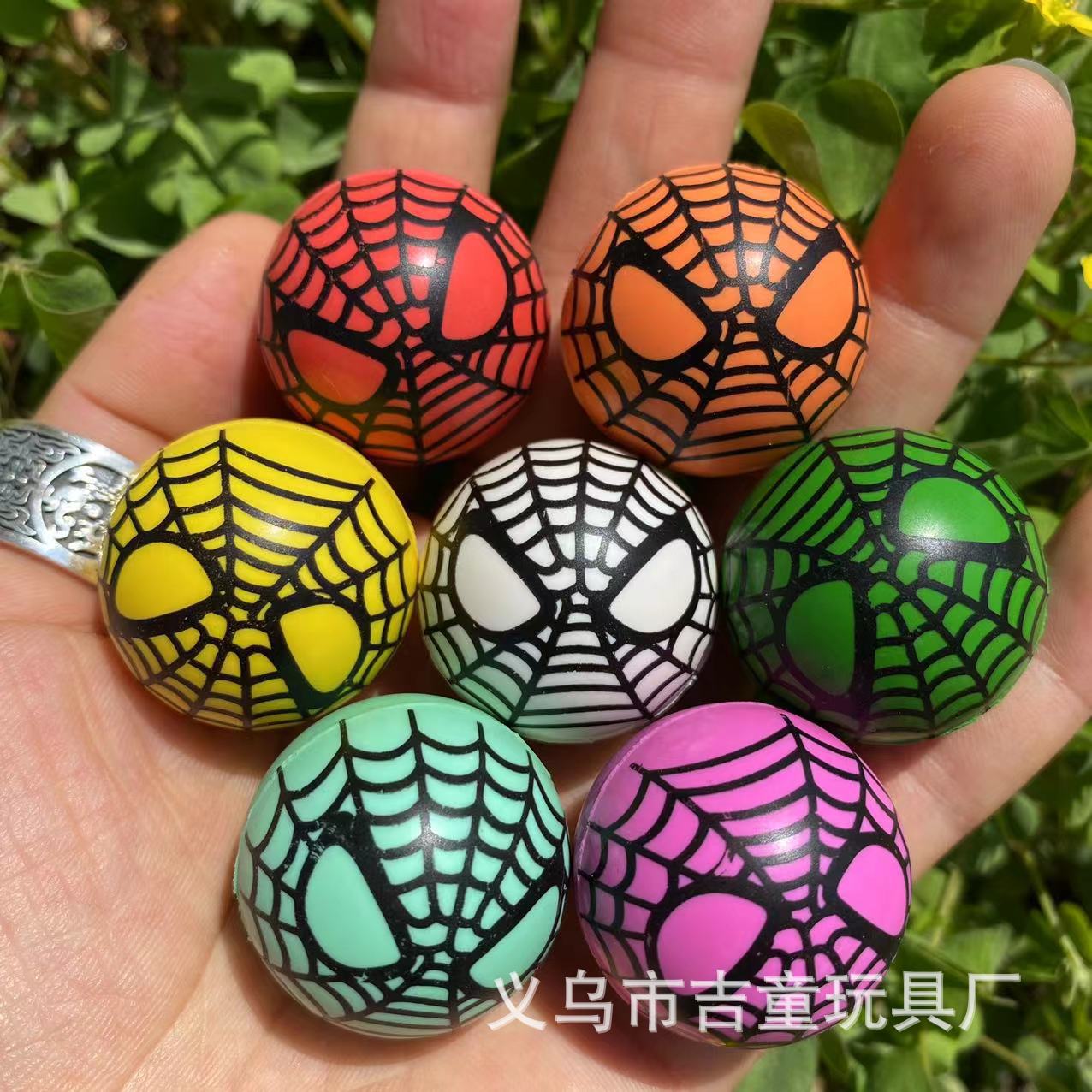bouncy balls, children's toys, dragon balls, No. 32 cartoon bouncing balls, rubber glow-in-the-dark bouncing balls, paper card balls. 