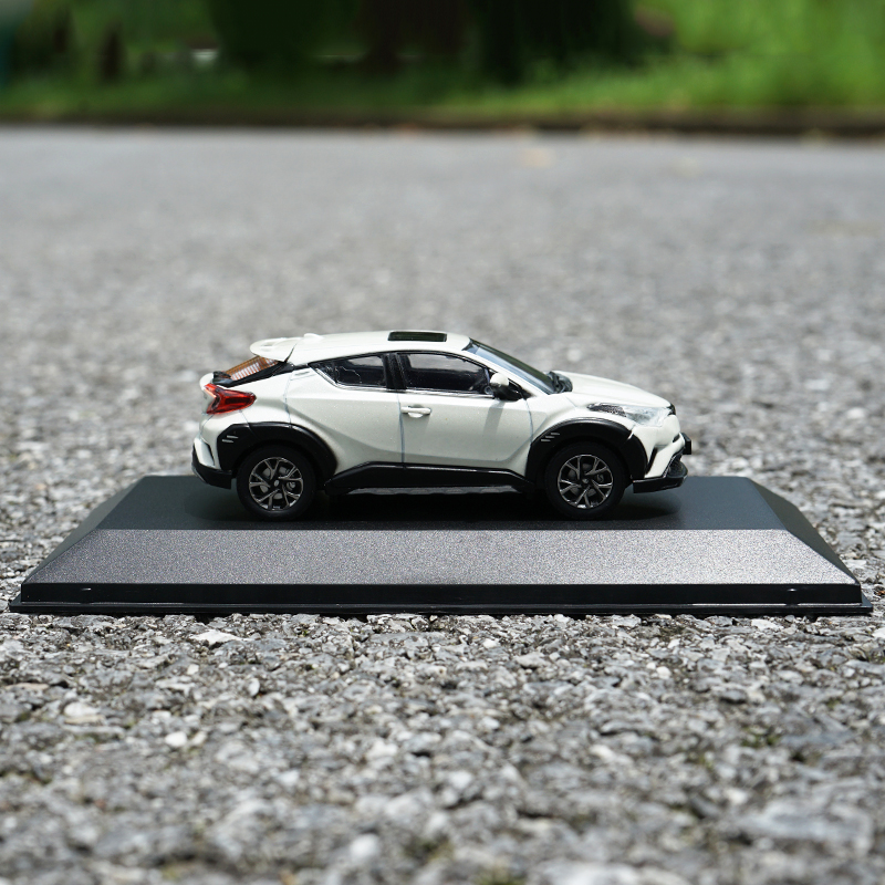 Diecast 1:43 Scale Die-cast Alloy TOYOTA'S C-HR CHR Vehicle Model Car Toys Adult Child Boys Gifts Collection Display Souvenir. 