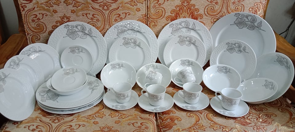 Exclusive Amboss Design 32 Pcs Dinner Set . Ceramic Dinner Set. Dining Set. Dinner Plate, Dinner Half Plate, Cup & Saucer, Sweet Bowl, Big Curry Bowl & Rice Dish Dinner Set. CD:A250.. 