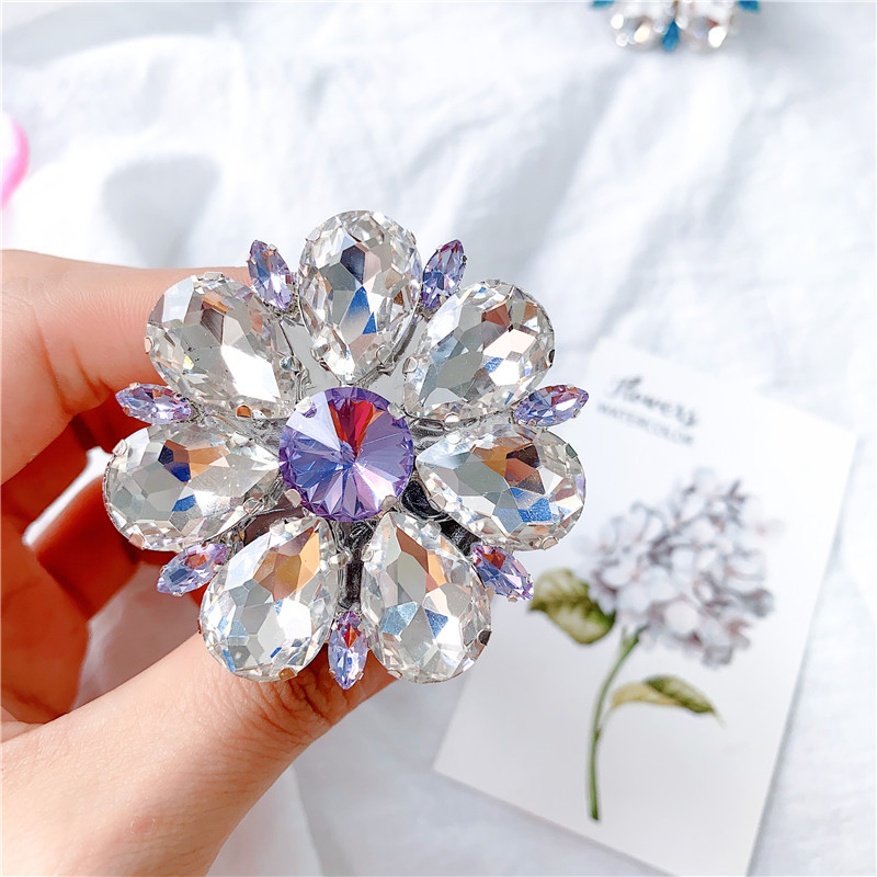 Luxury Bright Crystal Flower Gem Mobile Phone Decoration Stickers Bracket Air Cushion Diamond Bracket TikTok Retractable Adhesive Female