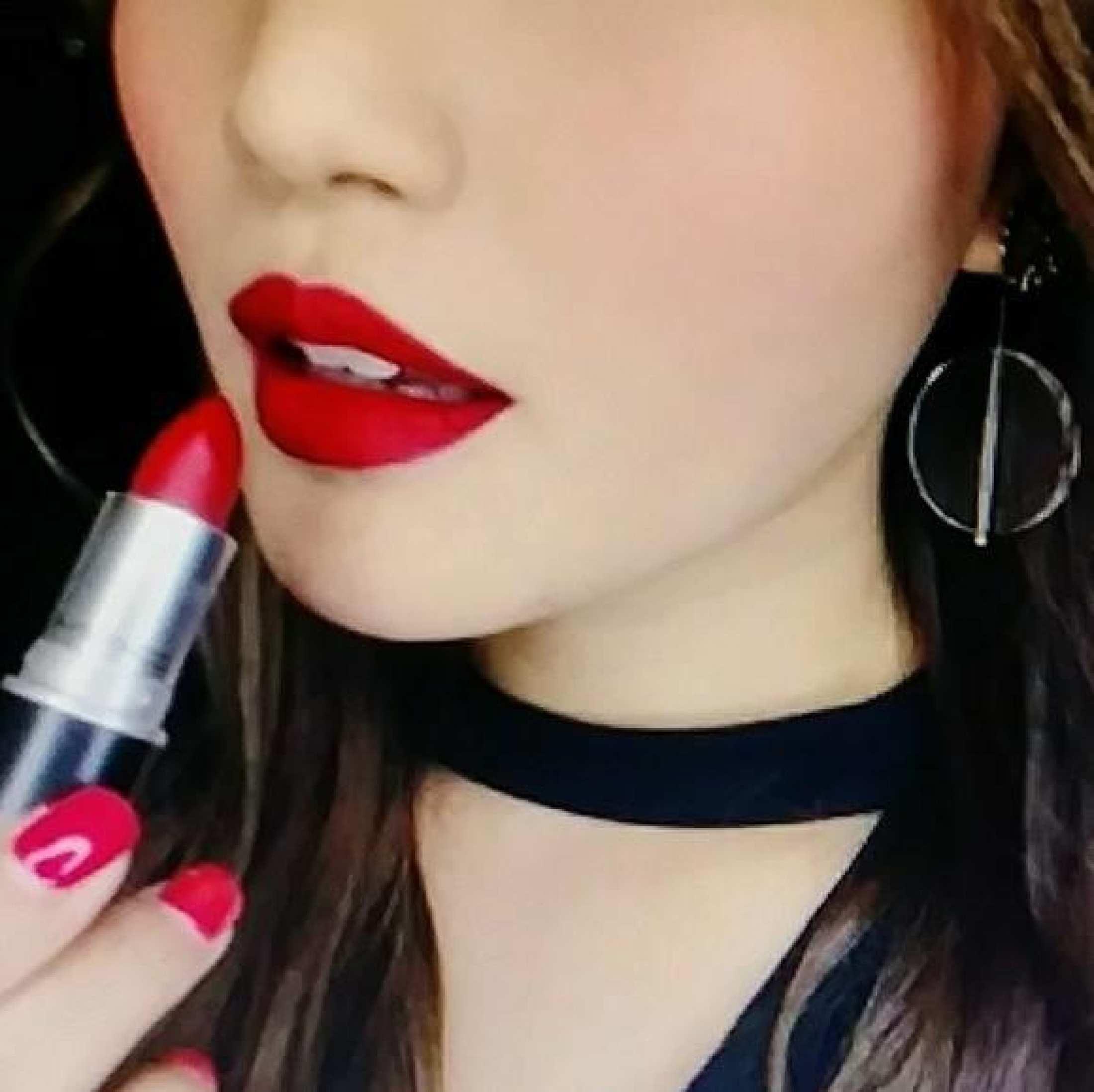 matte lipstick in russian red