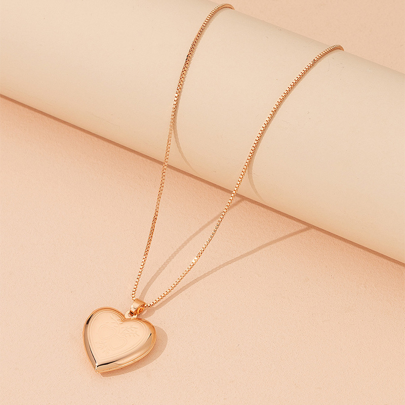 European and American style jewelry wholesale retro love necklace women's design sense can be opened photo frame pendant clavicle necklace