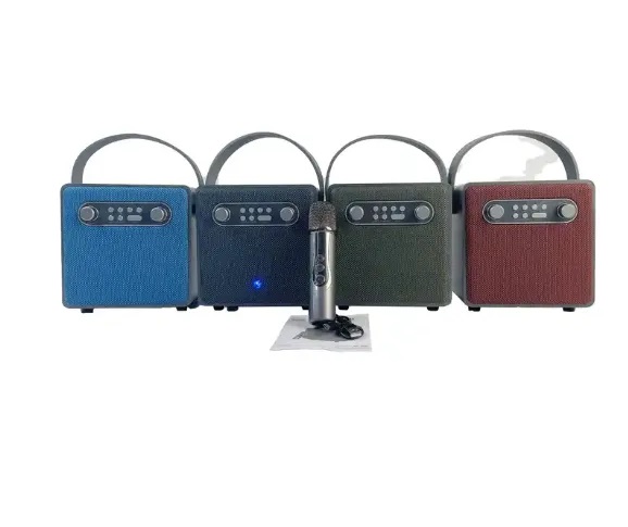 BTS-1688 Rechargeable Wireless Radios Am Fm Stereo Subwoofer portable mini Karaoke speaker Wireless Microphone Speaker