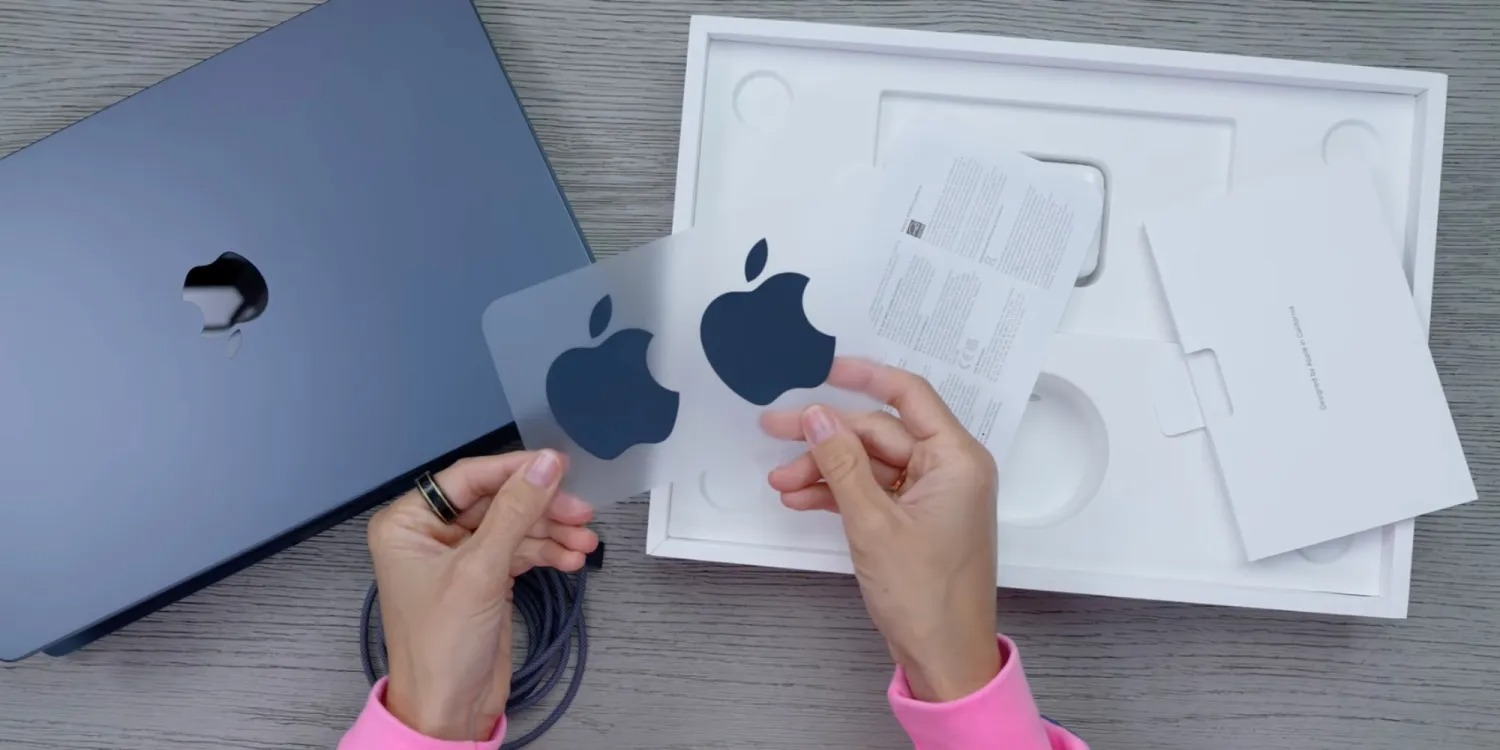 Apple MacBook Air M2 Chip 8-Core CPU 8-Core GPU 13.6-inch Liquid Retina display with True Tone 8GB RAM 256GB SSD  Laptop. 