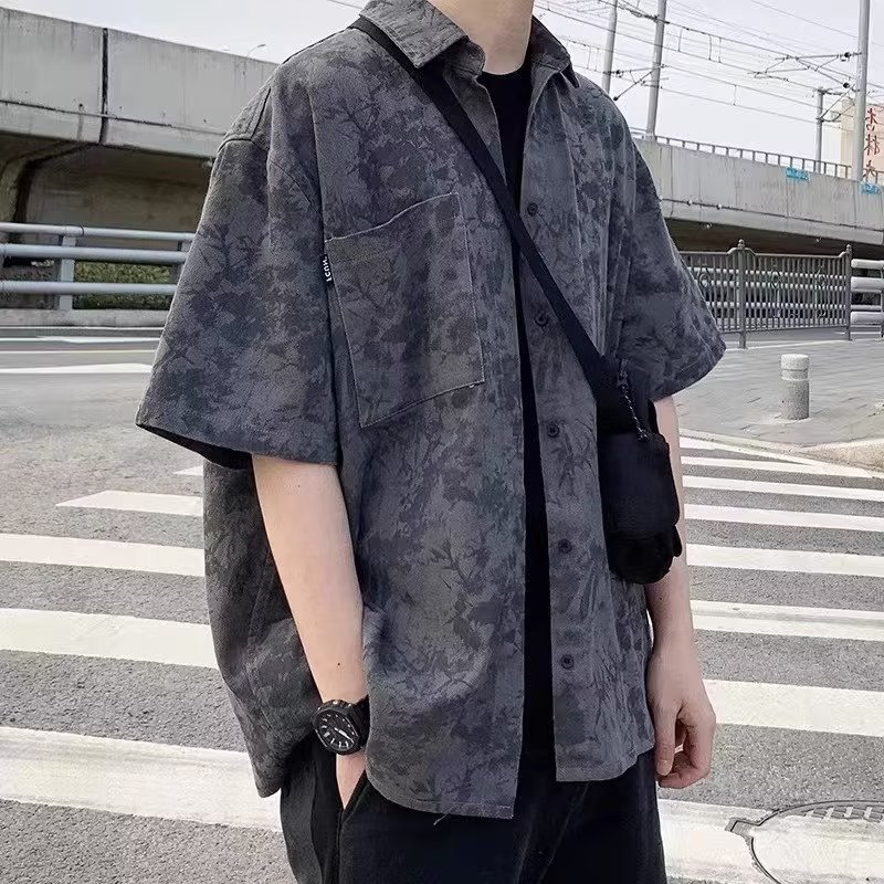 In summer, Japanese retro short-sleeved shirts, boys are loose and versatile, Hong Kong style is versatile, and half-sleeved shirts are worn outside of casual five-point casual shirts
