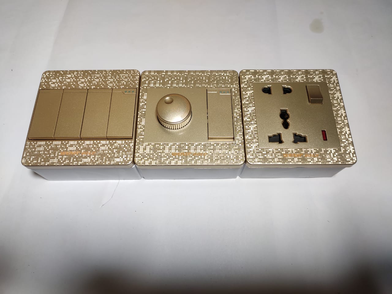 Wener Gang Gold Switch Standard Value Pack: 4 Gang+ Fan Dimmer+13A 5 pin Multi Socket. 