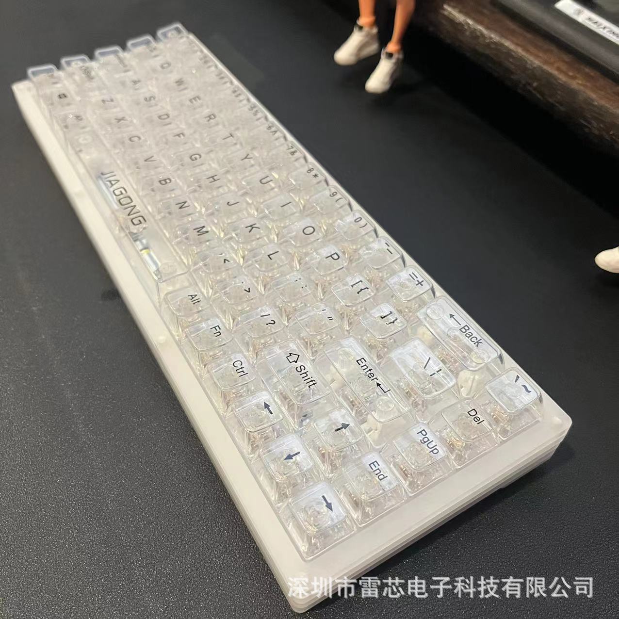 Full transparent crystal keycaps DIY customized mechanical keyboard keycaps universal keycaps 132 keys large full set of light transmission. 