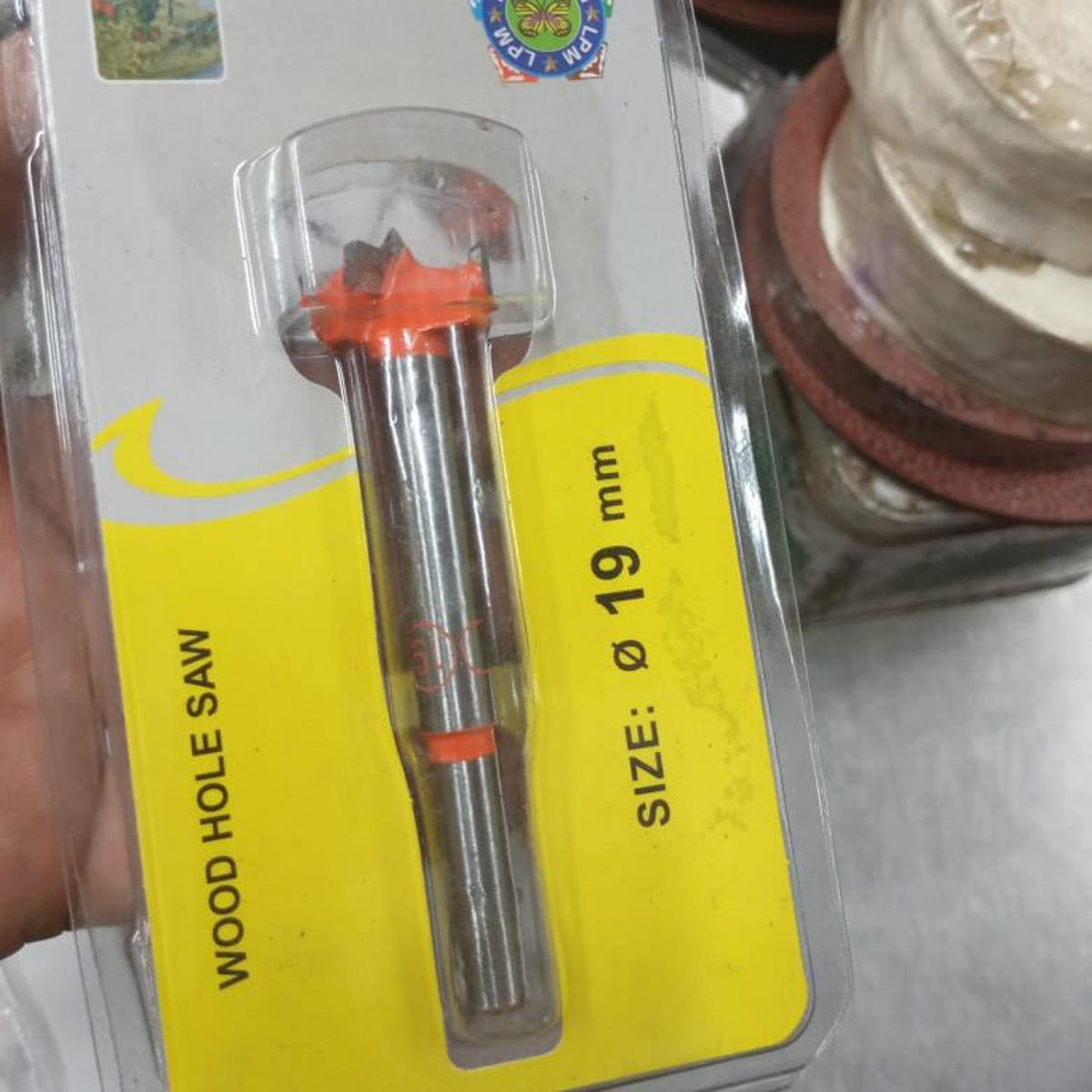 Wood Hole Saw bit 19mm ,Carbide Diameter Hinge Boring Drill Bit for Wood workers same as picture. 