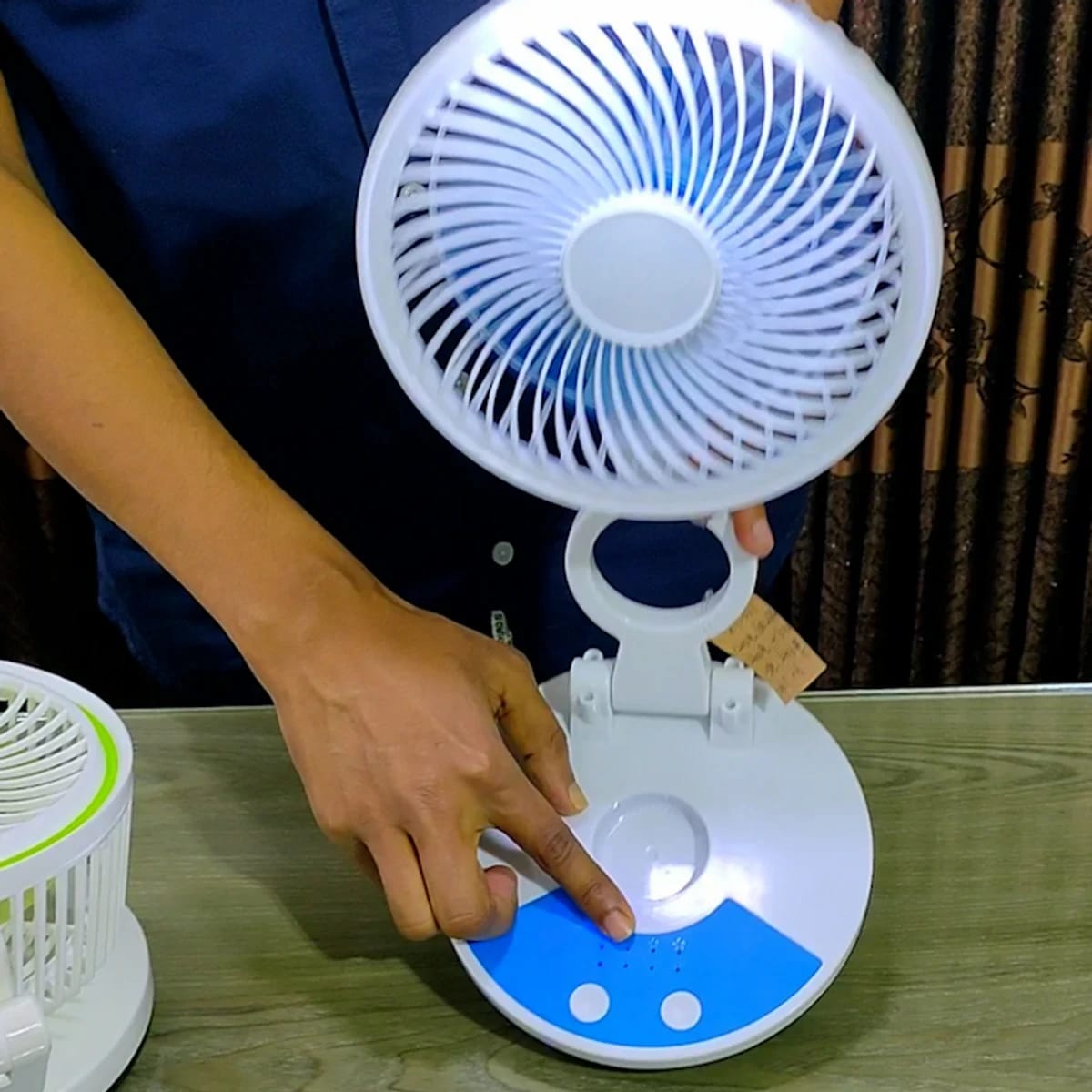 ZT 329 RECHARGEABLE TABLE FAN WITH LED LIGHT. 