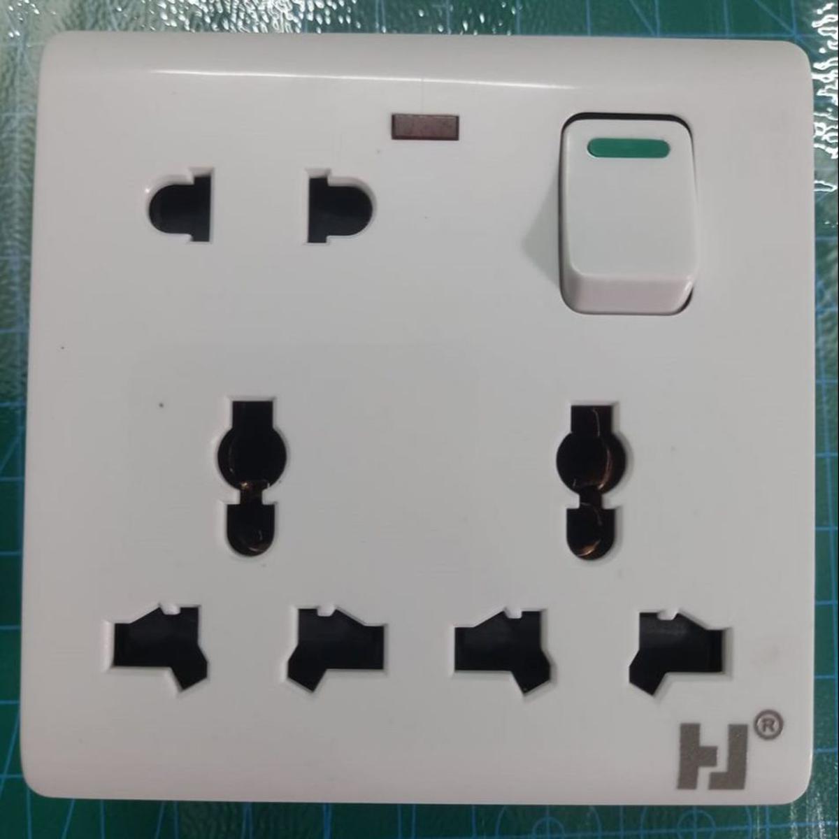 8-pin Multi socket double 3 pin & 2 pin socket MK size universal plug socket 13A 6 pin Plat & round. 