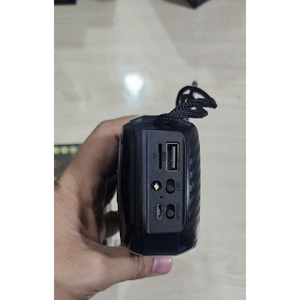 D12 Rechargable Bluetooth Solar FM Radio With Flashlight. 