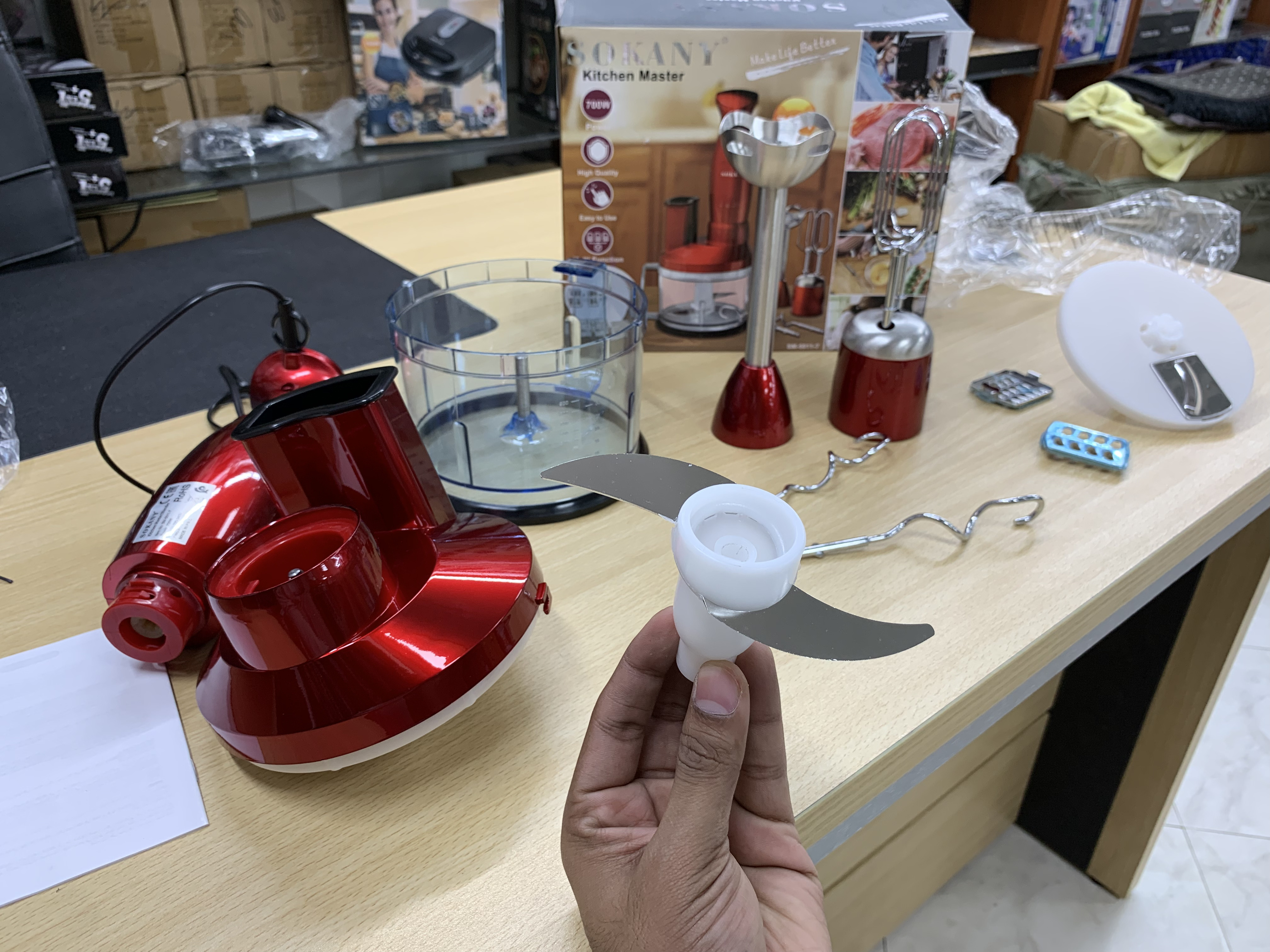 SOKANY  Kitchen Master  Make Life Betten  700W  Power  High Quality  Easy to Use  Multi Function  7 IN 1 SM-5011-7 |  Salad Maker | Juicer | Meat Grinder |  Coffee Mixer |  Egg Beater | Bean Paste |  Kima | Ice Crushing |  Mashing. 