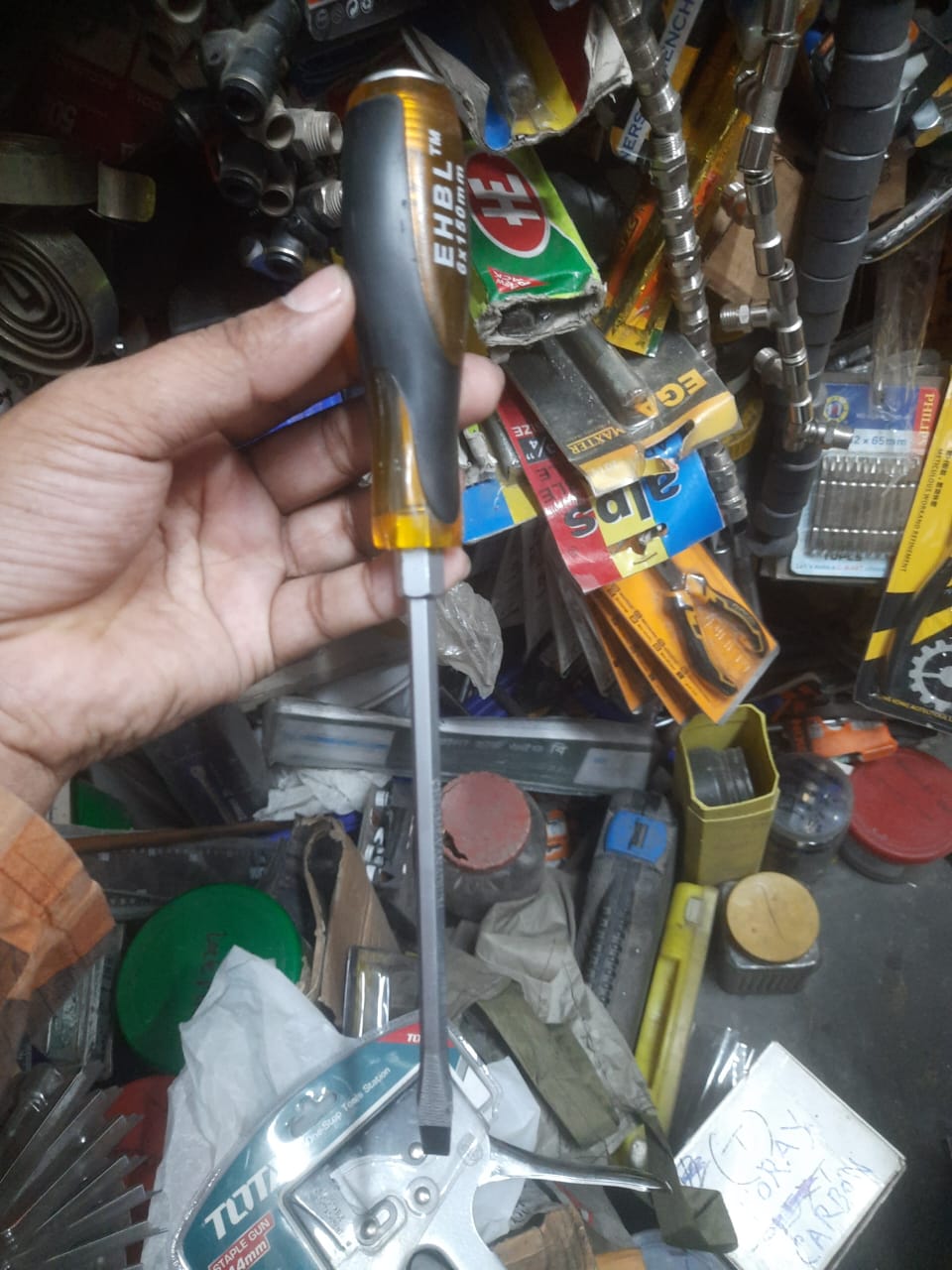Hammar TPR Plastic Handle flat Screw Driver 6 inch*6mm with Magnetic Anti-roll 6-side Rotating Rod Large Wide Head Screw Driver for Workshop same as picture. 