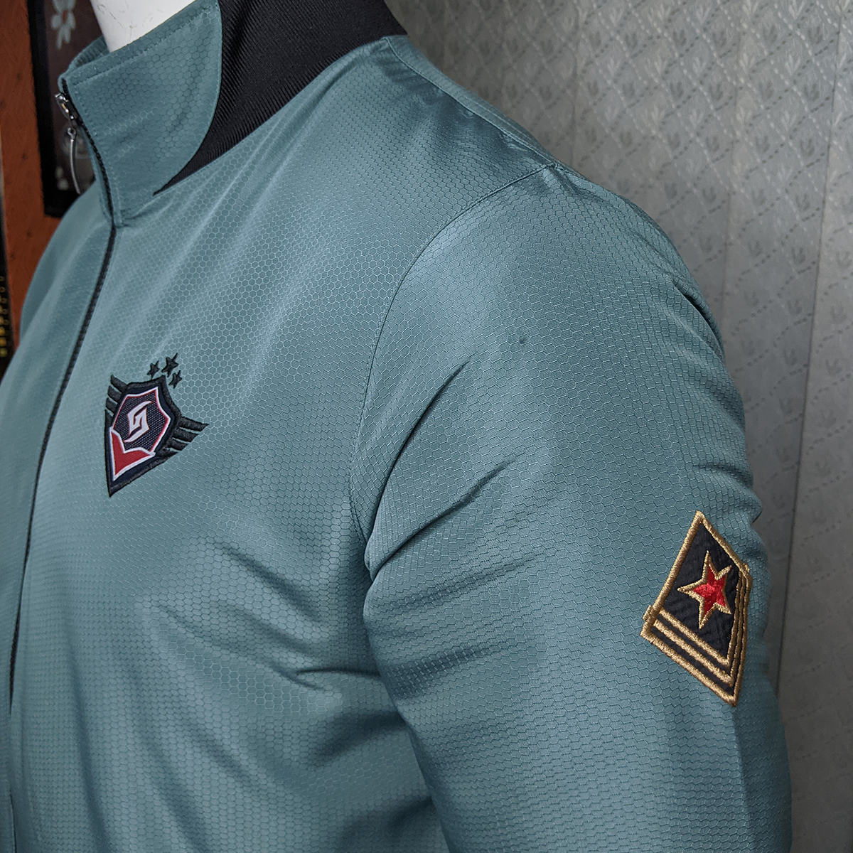 Shohure Olive color Double part air proof jacket. 