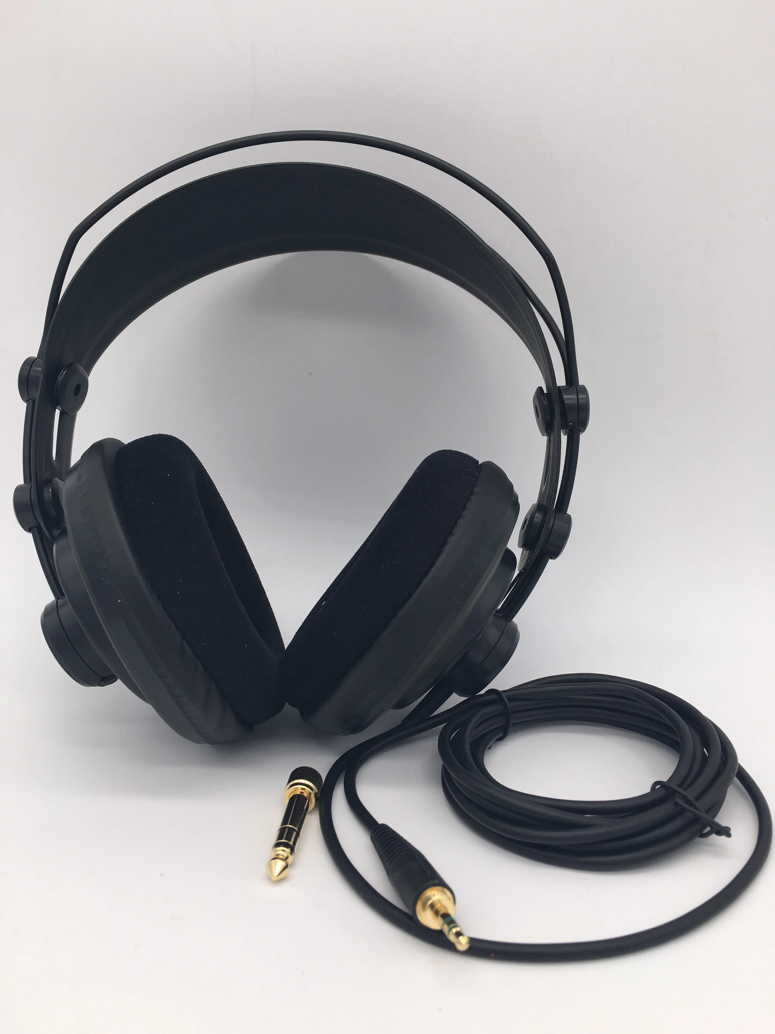 Samson SR850 Semi-Open-Back Studio Headphone monitoring headset with velour ear pads for studio recording hi-fi monitoring. 