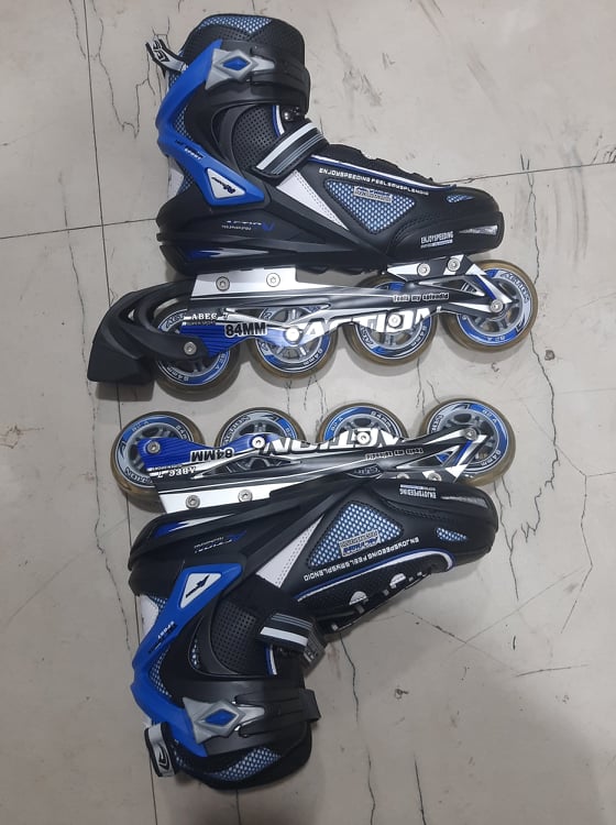 ACTION SKATING WHEEL SIZE 84"BEST QUALITY SHOES SIZE 43. 