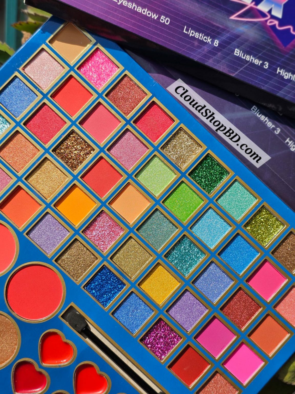 FARCLOSE 80’S Remix Color Pop Eyeshadow Palette. 