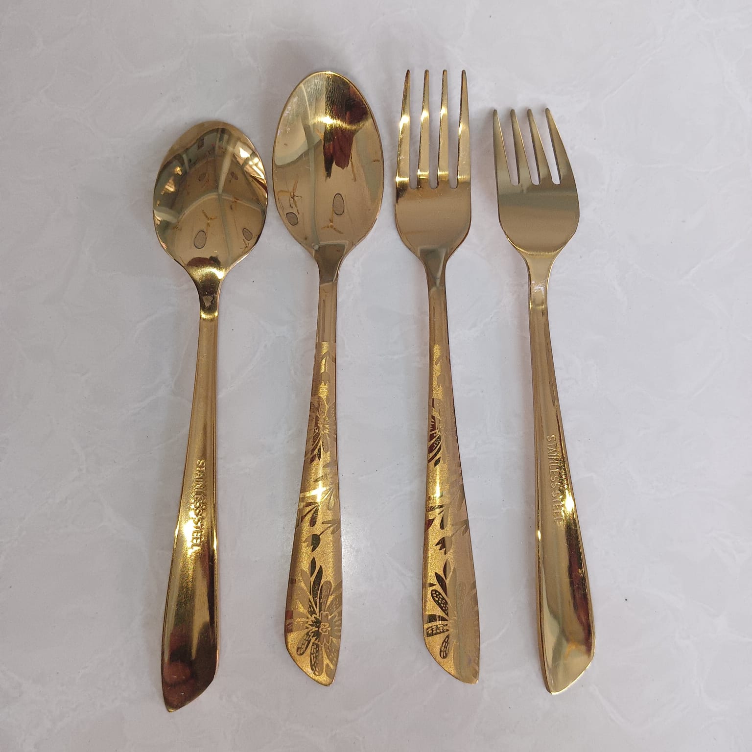 12 pcs set ayd Golden color Tea and Fork spoon set for Tableware , golden Fork spoon , 15 cm long Fork spoon golden color AYD golden Fork spoon 6 pcs tea spoon and 6 pcs fork spoon 15 cm long spoon. 