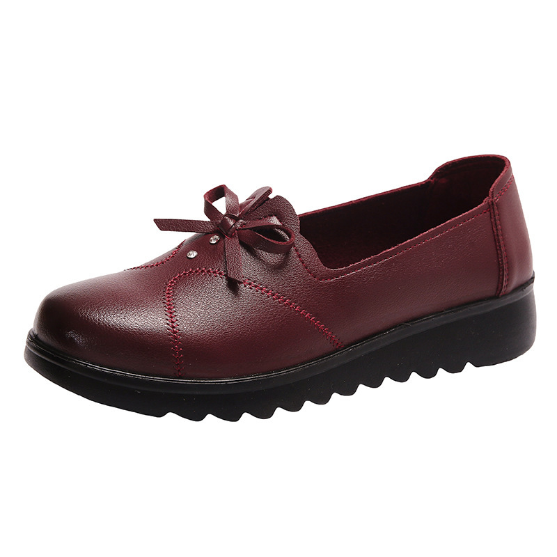 Leather mom shoes spring and autumn women's single shoes, non-slip leather shoes, flat women's shoes, casual shoes for the middle-aged and elderly, comfortable black work shoes. 