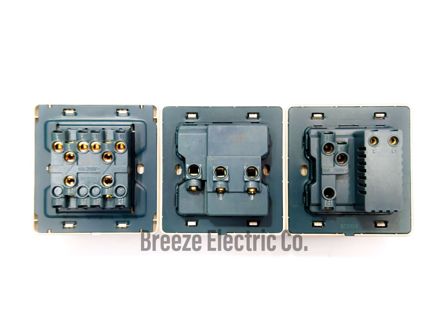 Wener Gang Switch Standard Value Pack: 4 Gang+ Fan Dimmer+13A 5 pin Multi Socket+3 gang Plastic Back Cover.. 