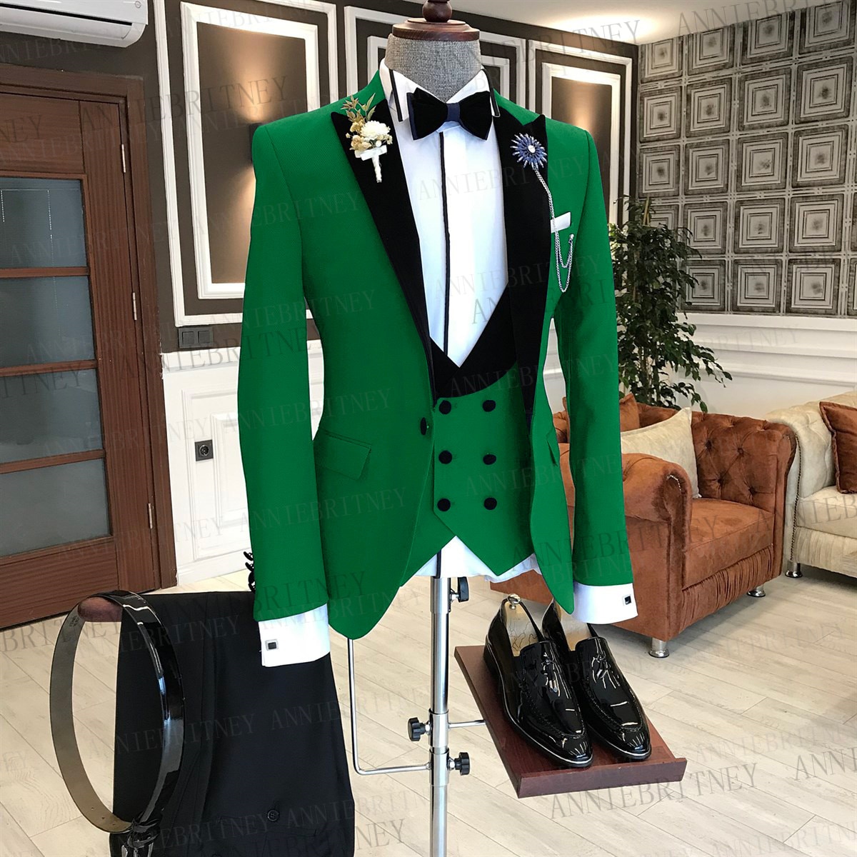 2022 Classic Brown Suit Men 3 Pieces Custom Made Fashion Groom Wedding Suit Tuxedo Elegant Party Business Blazer Vest Pants Set. 