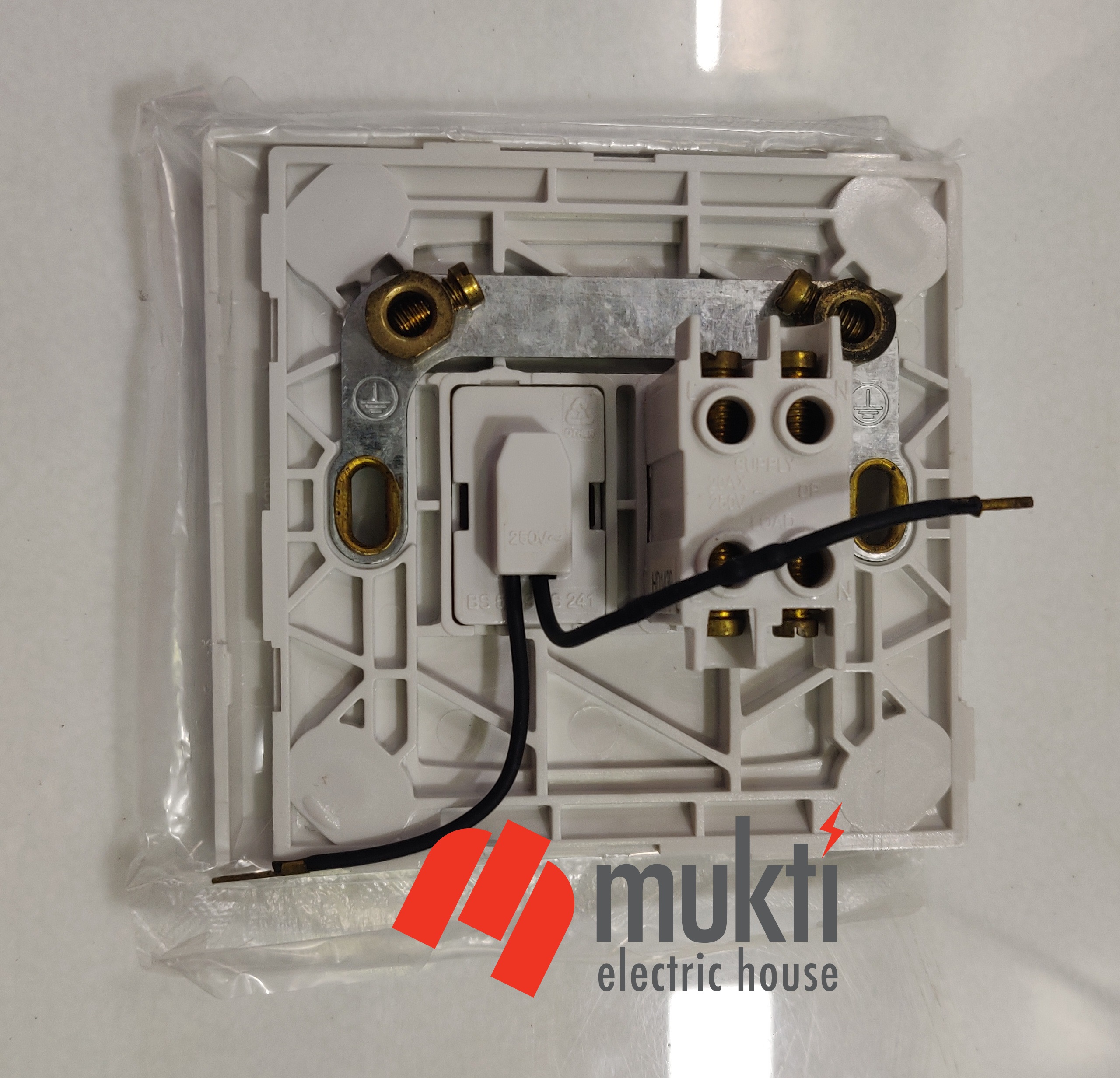 MK Made in Singapore SLIMLINE PLUS 20A DP Small Rocker Switch Geyser Water Heater Socket. 