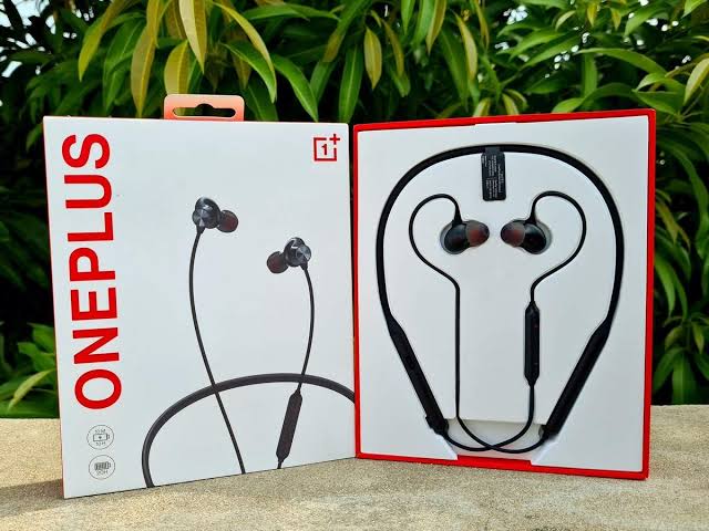 Oneplus Bullets Wireless Z Bluetooth Earphone Dynamic Magnetic Control Fast Charge Support Wireless Headphone. 
