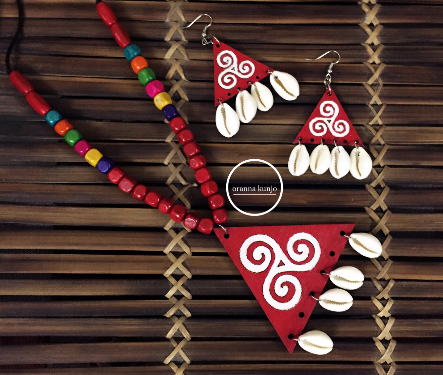 wooden jewellery painting